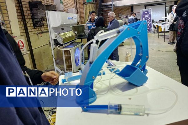 نمایشگاه دستاوردهای دانش‌آموزان هنرستان فنی حرفه‌ای‌ رباط‌کریم