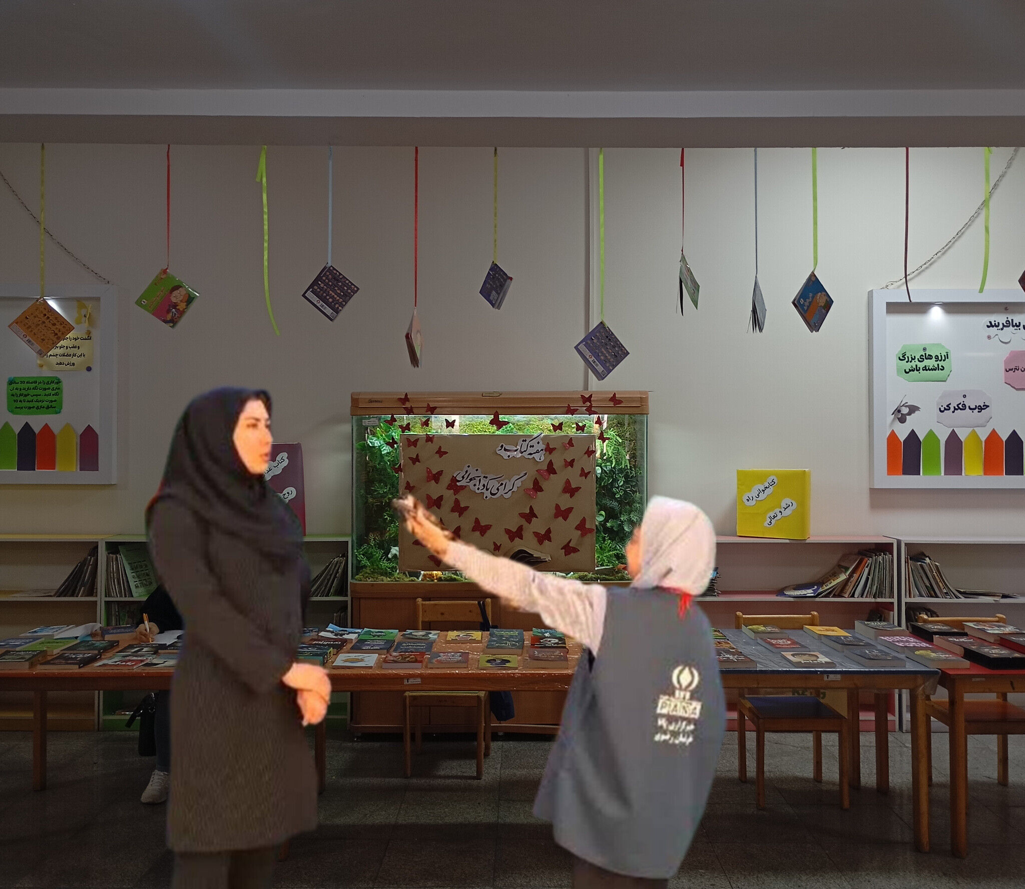 استقبال پرشور و نشاط دانش آموزان از نمایشگاه کتاب 