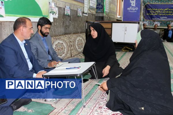 برپایی میز خدمت به‌مناسبت هفته دولت در میاندورود 