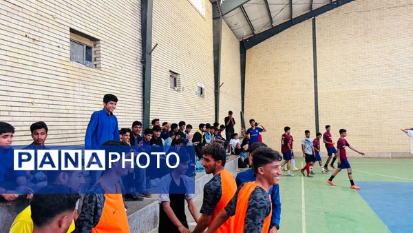 قهرمانی علامه محمدتقی گرو در مسابقات فوتسال سالگرد پیروزی انقلاب در سندرک