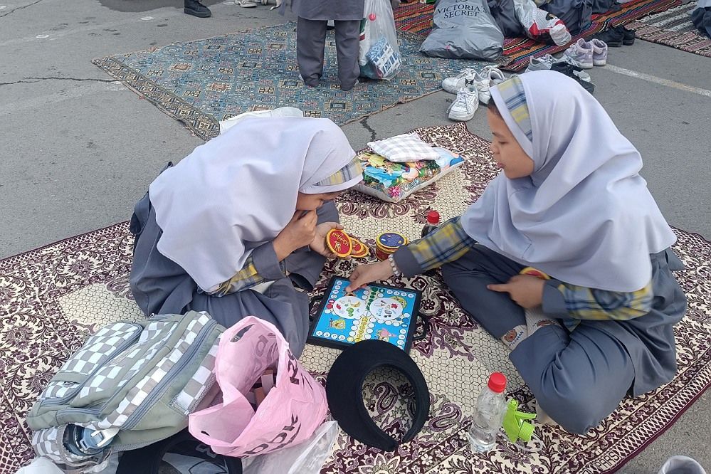 برگزاری اردون مدرسه‌ای در دبستان دخترانه آیت‌الله مرعشی نجفی قلعه نو کهریزک 