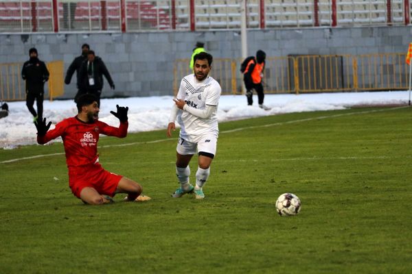 بازی تراکتور و ملوان در تبریز