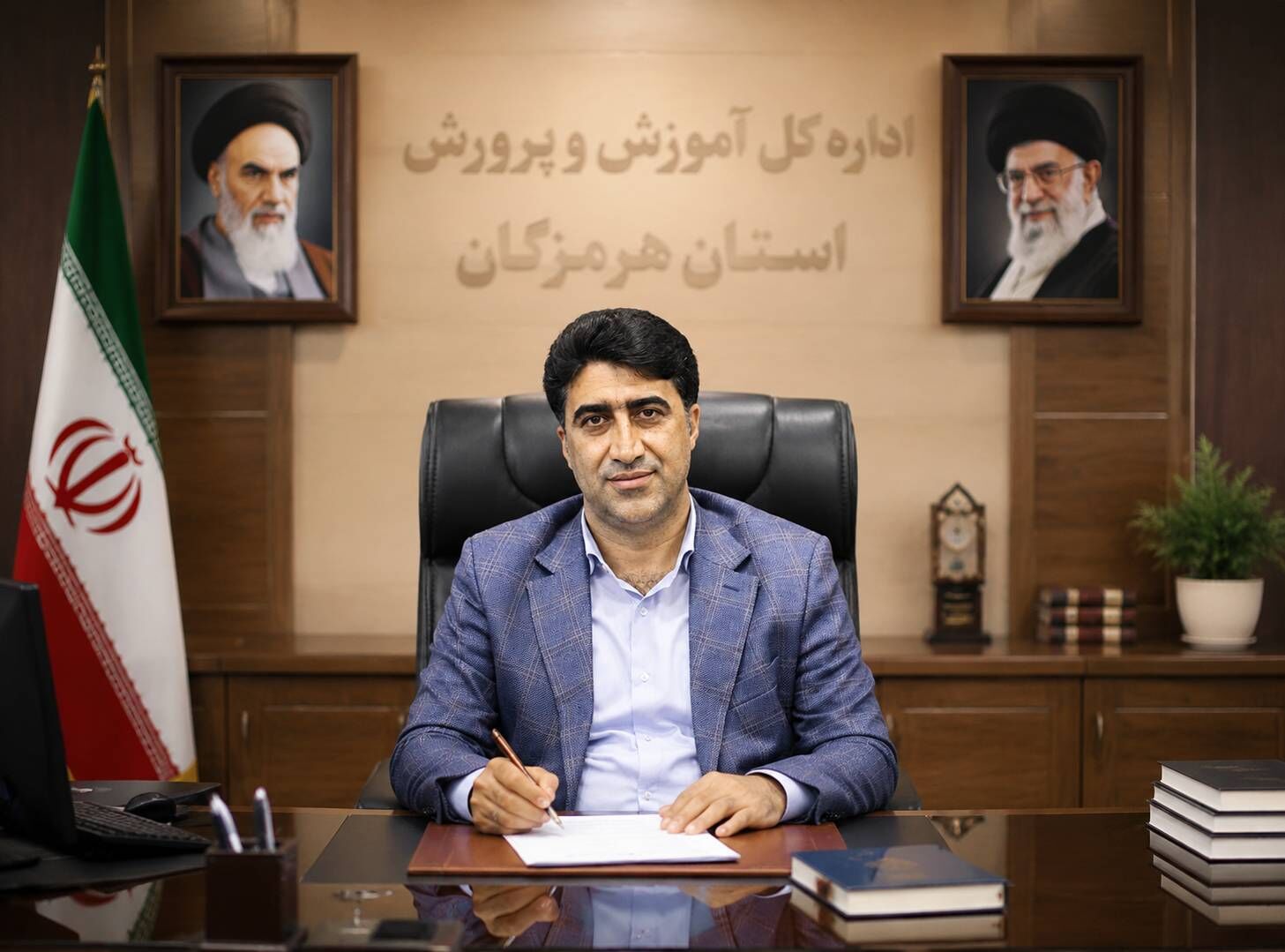 خبرنگاران، چراغ آگاهی را در جامعه روشن نگه می‌دارند