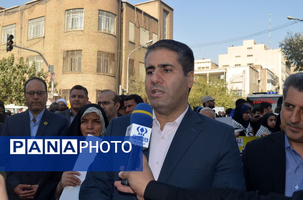 راهپیمائی باشکوه 13 آبان در تهران