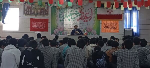 شادی دانش‌آموزان راه ایمان قلعه‌گنج در جشن ولادت حضرت علی‌اکبر(ع)