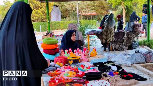 برگزاری همایش پیاده روی خانوادگی در باغ بانوان نجف آباد 