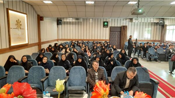 اولین نشست روسای تشکل‌های دانش‌آموزی مدارس سمپاد استان در دبیرستان فرزانگان ۲دوره دوم ناحیه۷ مشهد 