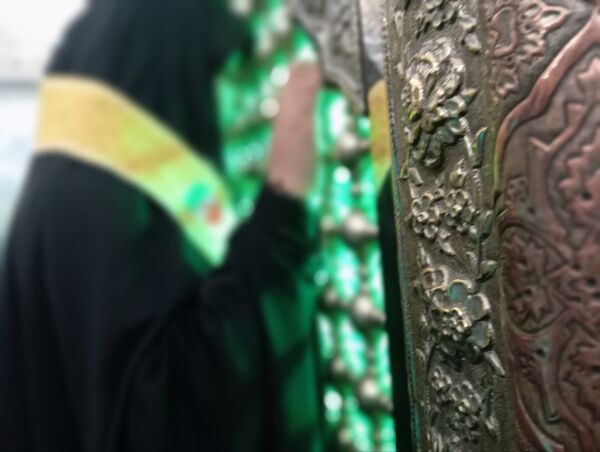 خادمان کوچک، ارادت بی کران