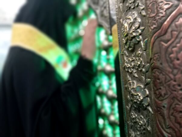 خادمان کوچک، ارادت بی کران