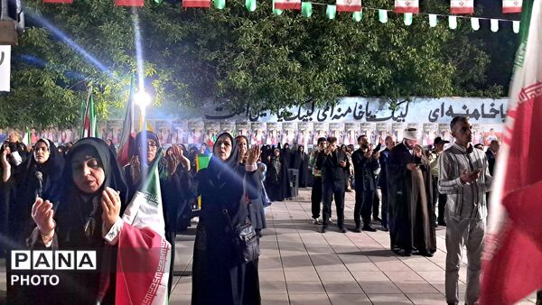 تجدید بیعت با رهبر انقلاب در شب هشتادو نهم