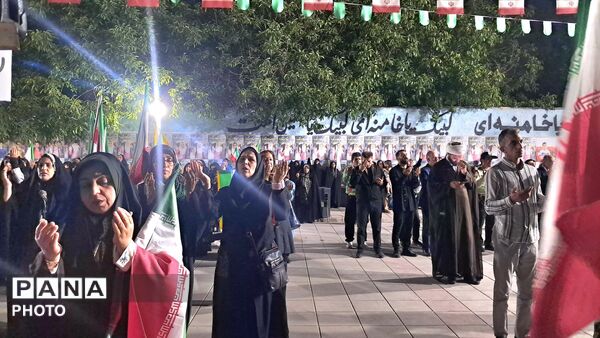 تجدید بیعت با رهبر انقلاب در شب هشتادو نهم