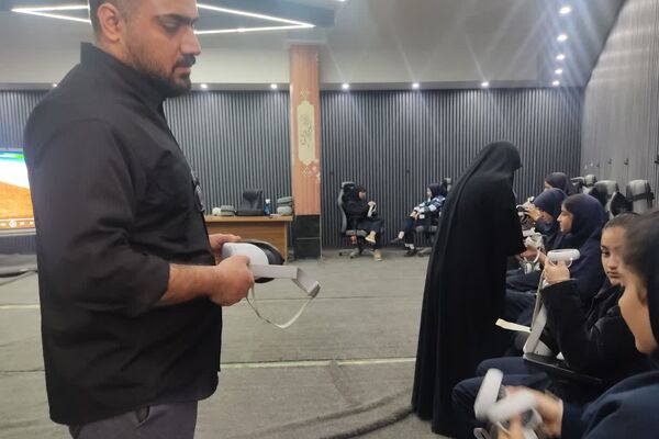 اردوی آمادگی و دفاعی دانش‌آموزان پایه نهم مدرسه فرشتگان در موزه دفاع مقدس