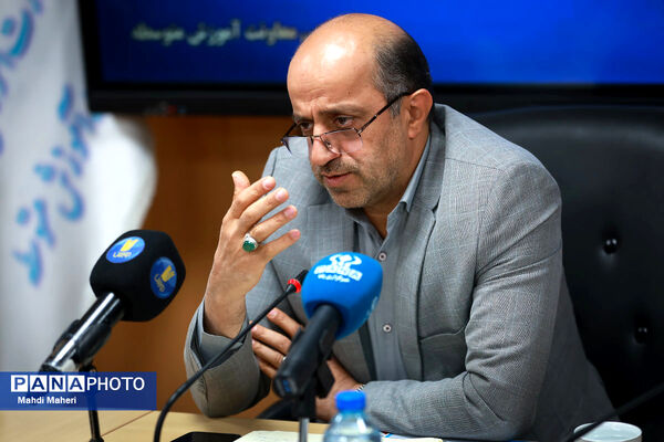 نشست صمیمی معاون آموزش متوسطه وزارت آموزش و پرورش با دانش‌آموز خبرنگاران خبرگزاری پانا