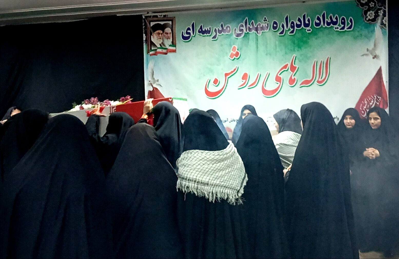 رویداد «لاله‌های روشن» همراه با استقبال از شهید گمنام