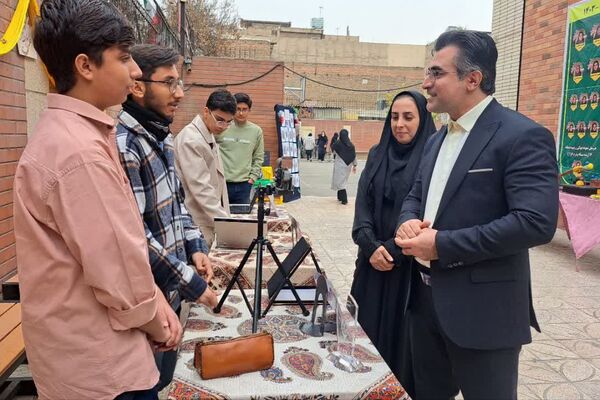 مراسم هفته پژوهش در دبیرستان بانو عفت آهنگری شهرری