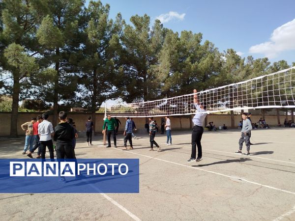 المپیاد درون مدرسه‌ای در مدرسه شهید اسکندری کاشمر