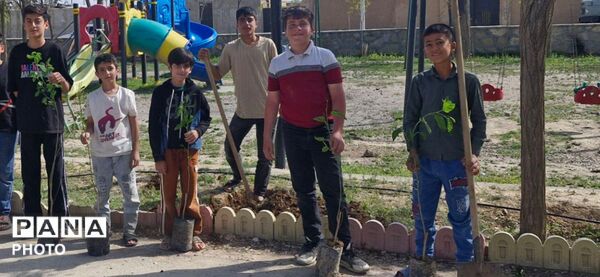 از خون ایثار تا سبزیِ امید؛ غرس ۶۰۰ درختِ نام‌دار در دلِ فیض‌آباد