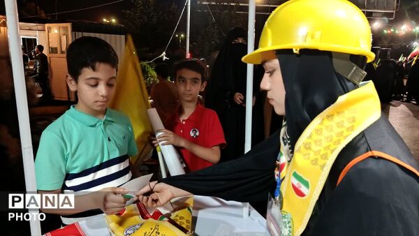 بازدید مشاور وزیر در امور تشکل‌های دانش‌آموزی از موکب «باانرژی ها» در قم