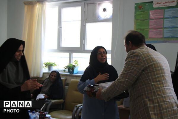 آیین «خاطره‌سازان» در دبیرستان نسیبه با حضور مدیر آموزش و پرورش سملقان