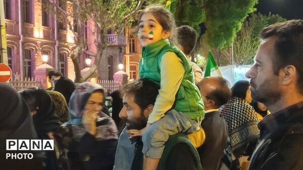 تجمعات شبانه میدان ساعت تبریز