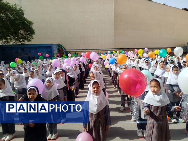 حضور خادمین  آستان قدس رضوی در دبستان ۲۲ بهمن ناحیه ۵ مشهد