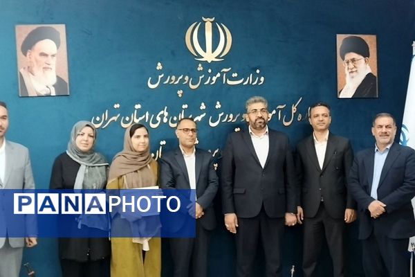 تجلیل از رتبه آوران برتر کنکور 1404در سالن جلسات اداره آموزش وپرورش شهرستان قدس