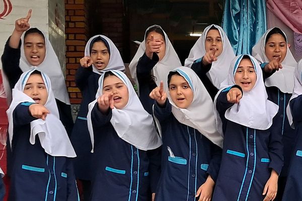 هنرنمایی دانش آموزان  مدرسه خواهران بابایی در روز دختر