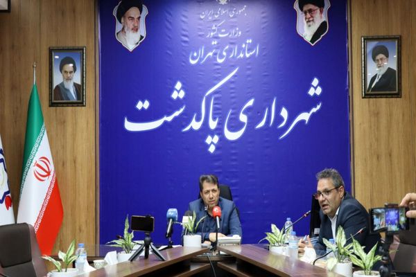 نشست صمیمانه شهردار پاکدشت با خبرنگاران و اصحاب رسانه