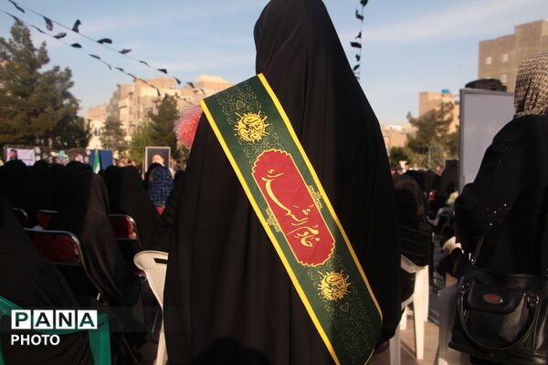 گرامیداشت شهدای دانش‌آموز میناب و حضور خانواده معظم شهدا