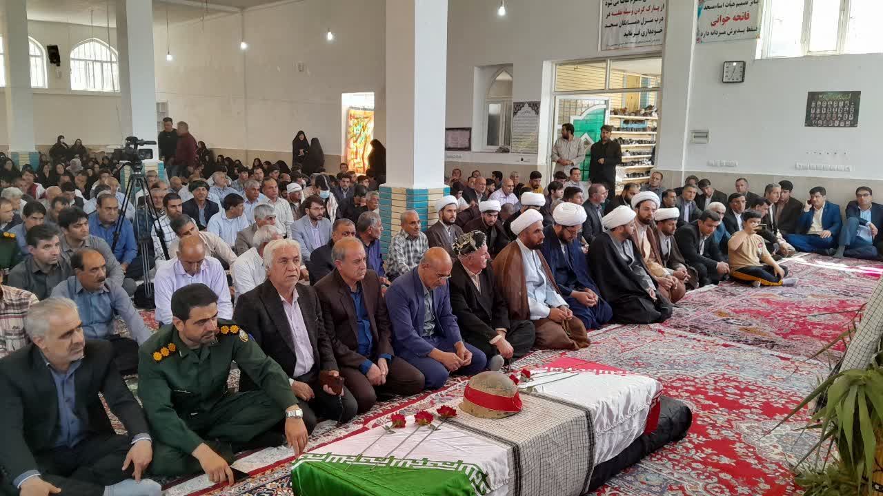 مراسم گرامیداشت شهدای بمباران هوایی شهرستان ایوانغرب