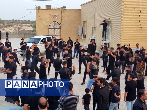 دسته‌روی عزاداران شهرستان بندرخمیر در آیین تاسوعای حسینی