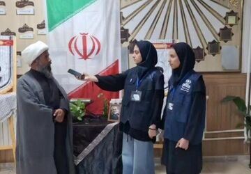 مدرسه علی افشارنژاد میزبان زائرین است که برای تشییع رهبر شهید آمده اند