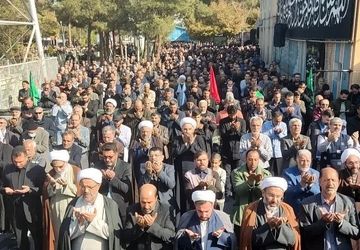 نماز باران در گلستان شهدای اصفهان