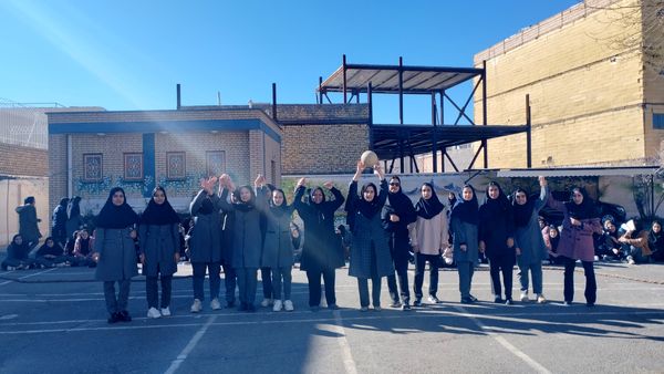 آیین نواختن زنگ انقلاب در دبیرستان حضرت معصومه(س) شهرستان خلیل‌آباد 