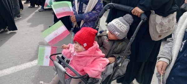 حضور پر شور کودکان و نوجوانان خلیل آبادی در راهپیمایی ۲۲ بهمن