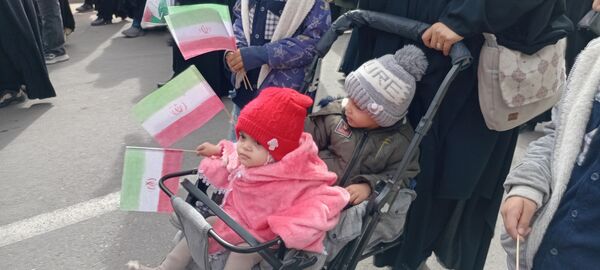 حضور پر شور کودکان و نوجوانان خلیل آبادی در راهپیمایی ۲۲ بهمن