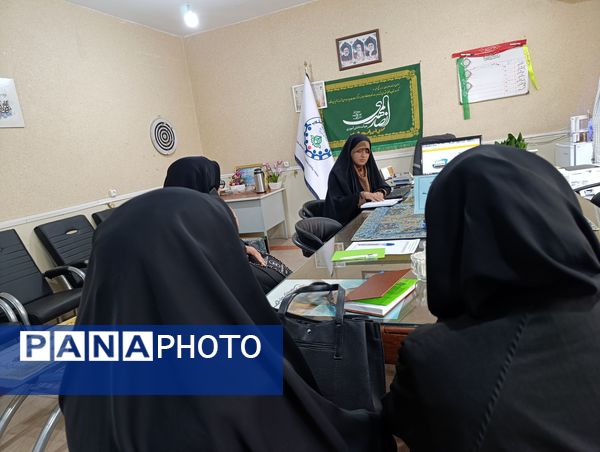 جلسه توجیهی مدیران هنرستان دخترانه با موضوع آزمون غربالگردی