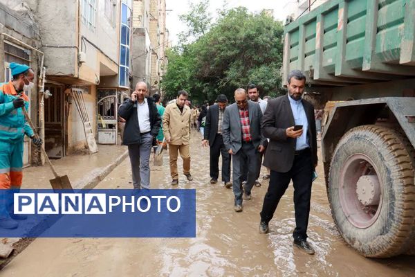 بازدید وزیر کشور از روند بازگشایی و خدمت‌رسانی در مناطق سیل‌زده مشهد