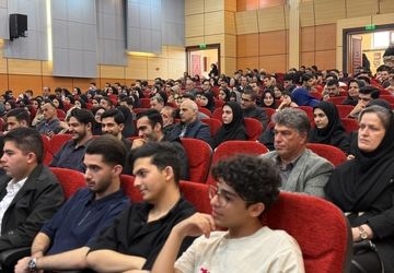 تجلیل از نخبگان علمی و پذیرفته‌شدگان دانشگاه فرهنگیان در آمل