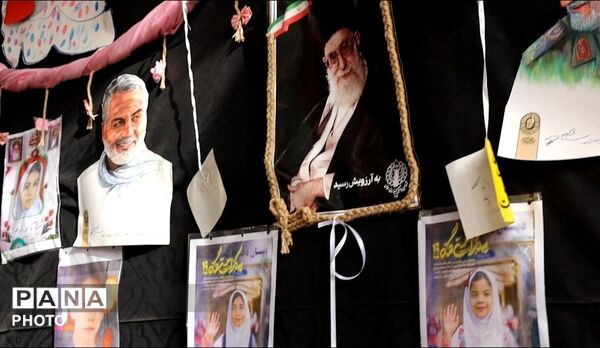دختران مبارز همچنان پایه کار انقلاب ایستاده‌اند