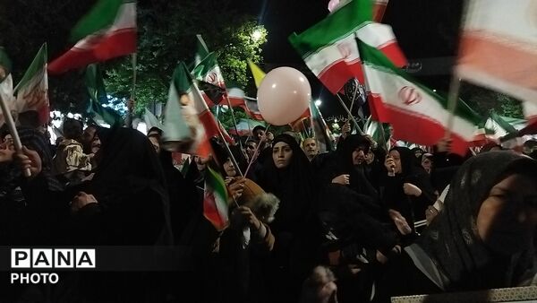 دختران نیشابوری در صف اول تجمعات-۱