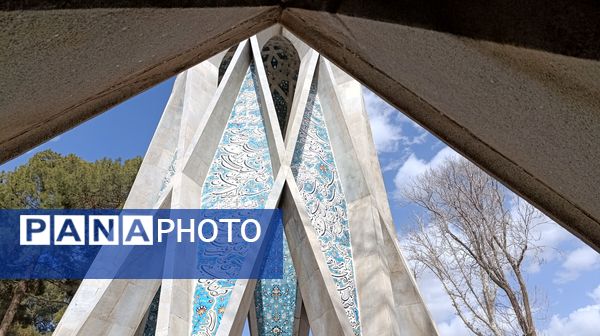 معاونان پرورشی شهرستان نیشابور از مقبره خیام بازدید کردند 