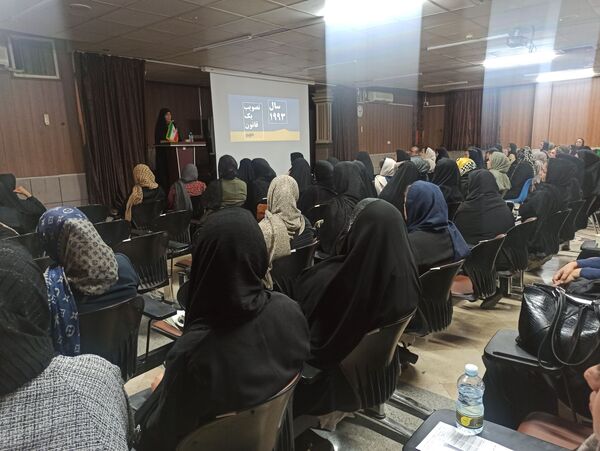 نخستین جلسه انجمن اولیا و مربیان دبیرستان دخترانه ۱۳ آبان در هفته سلامت و روان