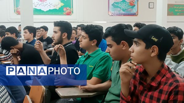 جلسه تبادل تجربه با رتبه ۵ کنکور در دبیرستان شاهد ابوذر غفاری 