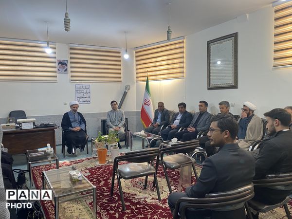 دیدار فرهنگیان با امام جمعه و فرماندار
