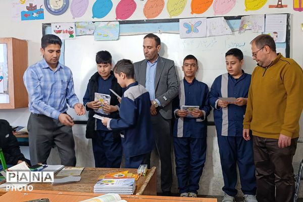 تقدیر از دانش‌آموزان ممتاز دبستان پسرانه شیخ صدوق صباشهر