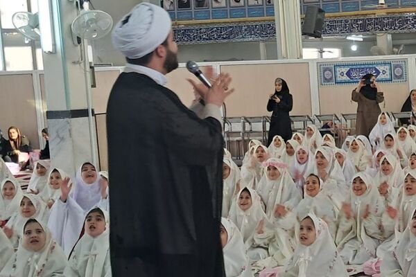 مراسم جشن تکلیف دانش‌آموزان دبستان موجانی ناحیه دو شهرری 