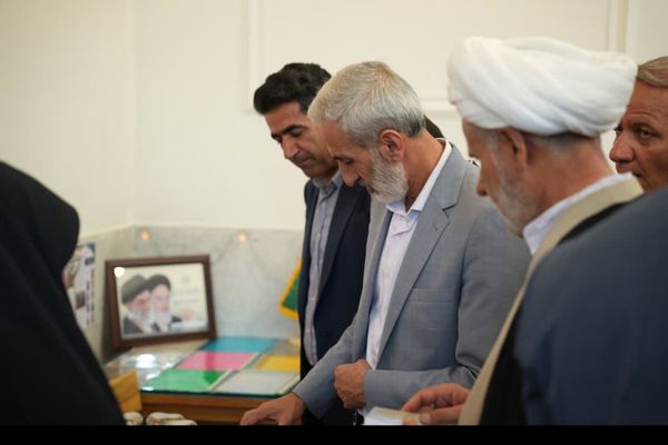 افتتاحیه نمایشگاه «سیمای حضور، جمعه نصر»