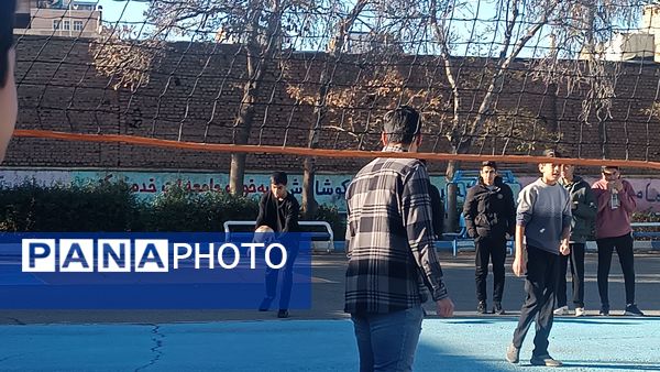 دومین روز از مسابقات گروهی والیبال در دبیرستان شاهد ابوذر گروهی