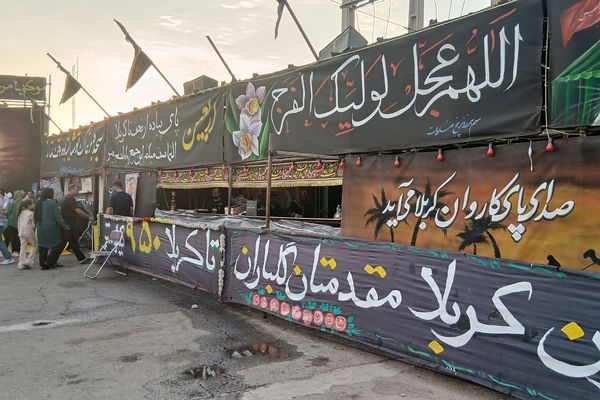 برپایی موکب «عشاق الحسین(ع)» سازمان دانش‌آموزی شهرستانهای تهران در مسیر زائران اربعین